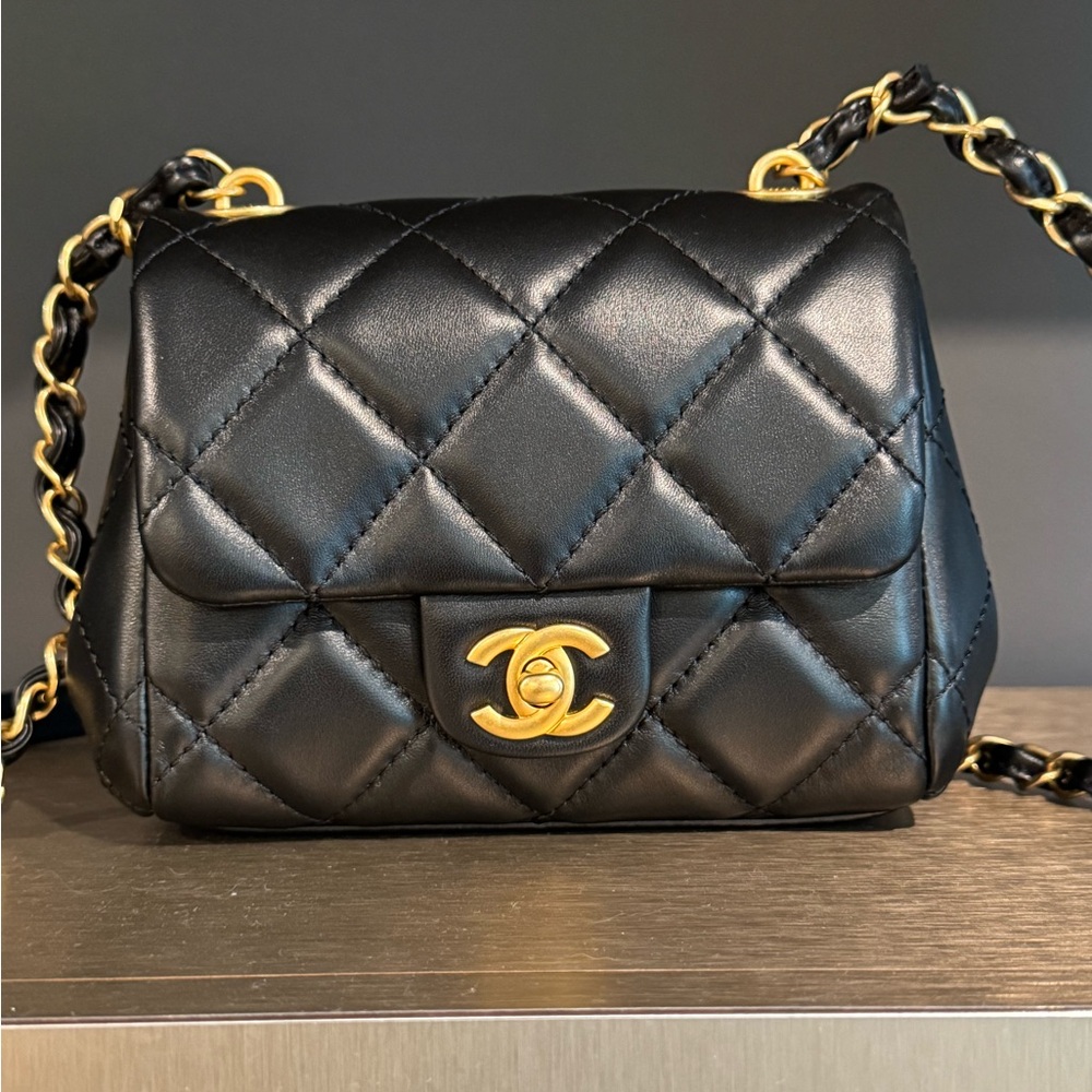 CHANEL Mini Flap Bag Fall/Winter 2023/2024 Collection